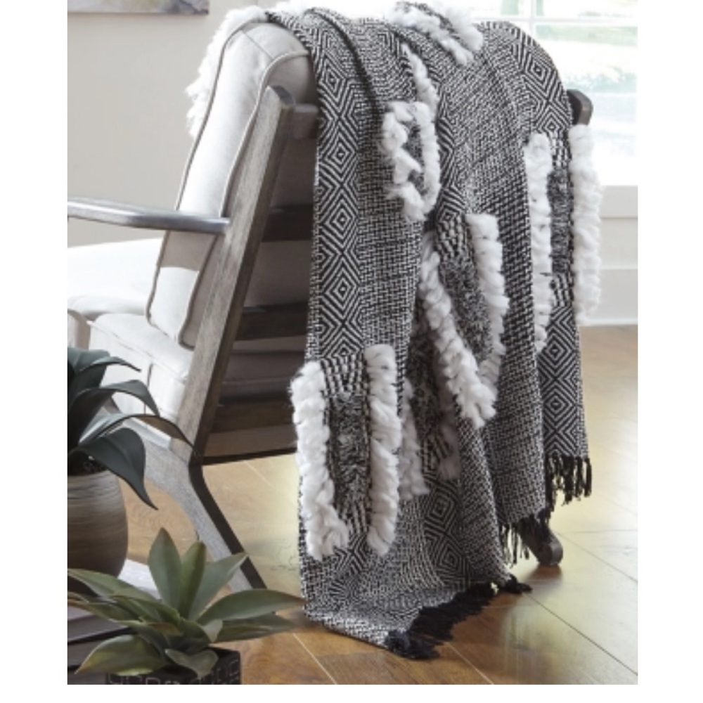 NEW Ashley Jarmaine decorative throw